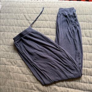 ALO Ribbed Lounge Pants in Black